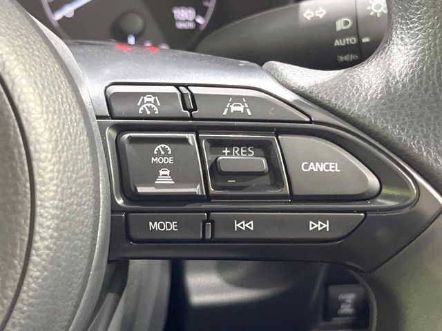 【レーダークルーズコントロール】高速道路での長距離走行が楽に！！自動で速度を保つクルーズコントロールが、衝突軽減システムと連携し、前方の車両を感知して車間を保つように速度調節してくれます！！