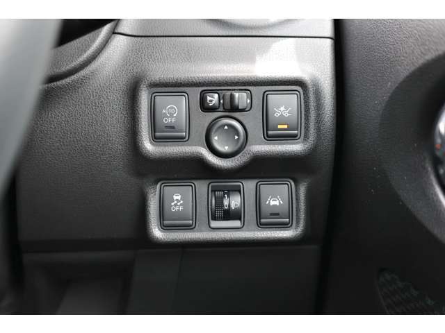 中古車だからボディーコーティングがおすすめ！下地処理が重要なコーティングはもちろんプロの施工でピカピカに仕上げます。濃色車は親水性、淡色車は撥水性のものがオススメ！