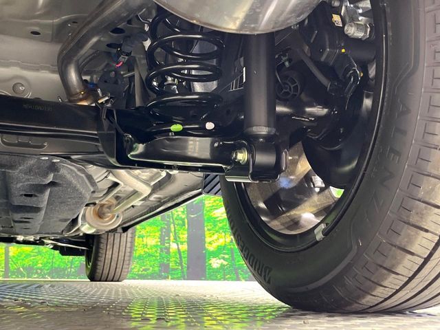 お車を安心してお乗りいただく為には、足回りの定期点検が欠かせません。サービスサポート（有償保証）では無料点検もご提供しており、安心のカーライフをお過ごしいただけるサポート体制が整っています。