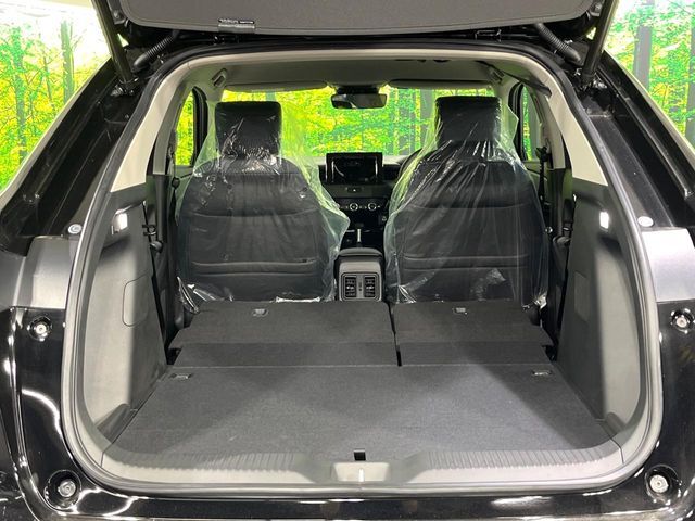【パワーバックドア】スマートキーや運転席のボタンを押すだけでリアゲートが自動で開閉します！荷物を持っている時や、高い位置にあるバックドアを閉める際に便利な機能です♪