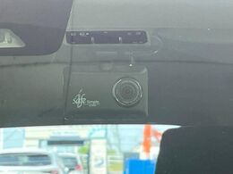 【ドライブレコーダー】安心・安全なカーライフに必須のドライブレコーダーを装備！走行中はもちろん、あおり運転や事故に遭遇した際の状況も映像で記録し、万一のリスクに備えます。