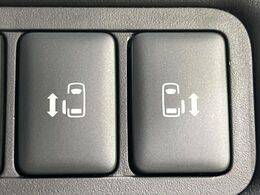 【両側パワースライドドア】スマートキーや運転席のスイッチで後席両側スライドドアの開閉が可能♪電動だから力を入れてドアを開ける必要が無く、小さなお子様でも簡単に開け閉めでき快適です♪