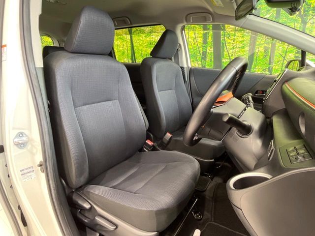 運転席シート廻りは使用感も少なく、良好な状態となっています。丁寧に使われていたことがよくわかりますね。