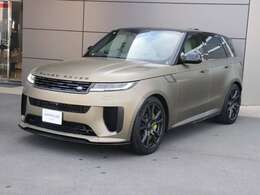 ピッチとロール制御を備えた世界初の油圧連動 6D ダイナミクス エア サスペンションは、極端な加速、ブレーキング、コーナリング中に水平に近い姿勢を維持します。