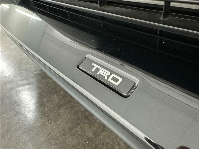【TRD】トヨタのオプション、TRDエアロです。高価なエアロをまとった品のある一台です！！