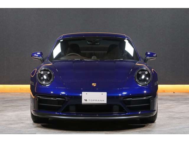 千葉県に3店舗、東京都に2店舗、関西に1店舗、常時300台程展示をしております！厳選したお車を取り揃えておりますので、是非ご来店くださいませ。