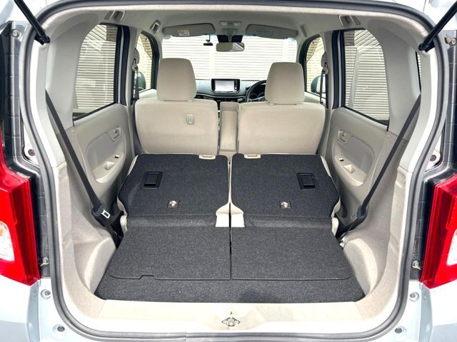 普段のお買い物や通勤、送迎等に十分な荷室スペースを確保しております。セカンドシートを倒すと、大きな荷物の積載も可能です♪