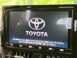 【純正ナビ】人気の純正ナビを装備しております。ナビの使いやすさはもちろん、オーディオ機能も充実！キャンプや旅行はもちろん、通勤や買い物など普段のドライブも楽しくなるはず♪