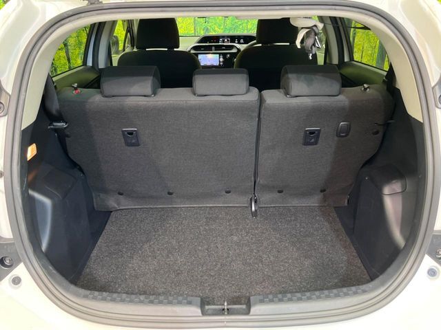 普段のお買い物や通勤、送迎等に十分な荷室スペースを確保しております。セカンドシートを倒すと、大きな荷物の積載も可能です♪