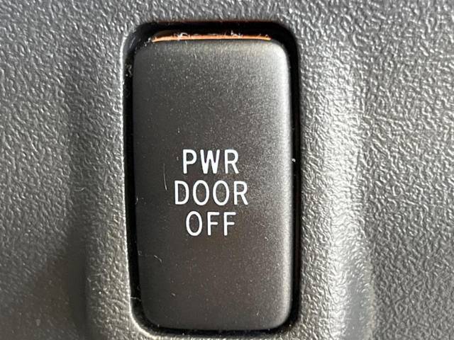【パワースライドドア】スマートキーや運転席のスイッチでスライドドアの開閉が可能♪電動だから力を入れてドアを開ける必要が無く、小さいお子様でも、重い荷物を持っている時もラクに開け閉めできます♪