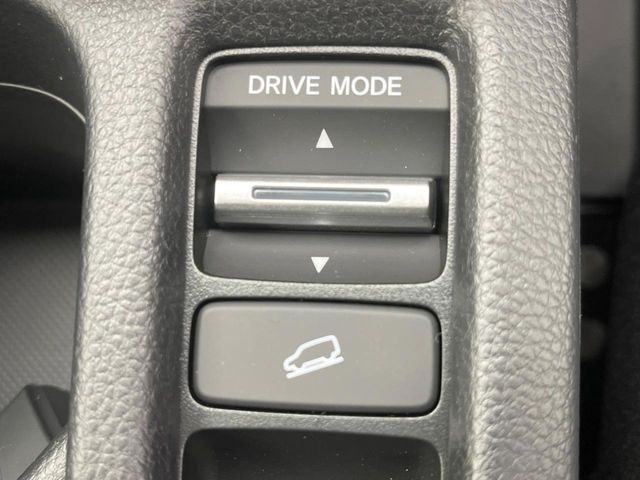 【ダウンヒルアシスト】急な坂道を下るときに自動でブレーキを制御、一定の低速度を保ちます。雪道や悪路など滑りやすい路面の下り坂でもタイヤがロックしないから安心！ハンドル操作に集中できます！