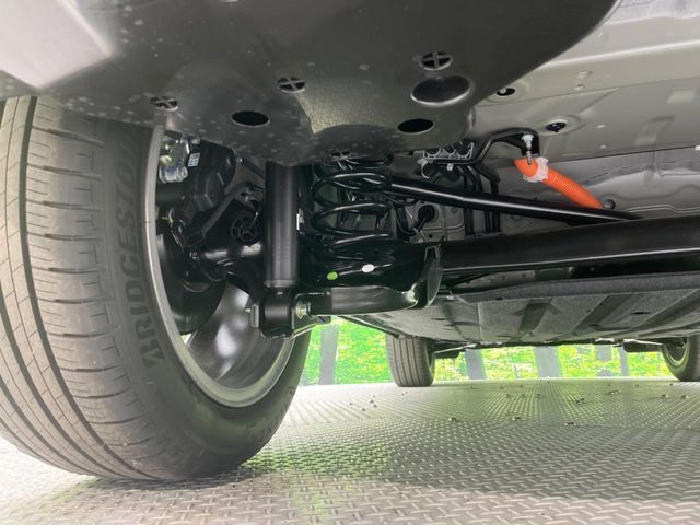 お車を安心してお乗りいただく為には、足回りの定期点検が欠かせません。サービスサポート（有償保証）では無料点検もご提供しており、安心のカーライフをお過ごしいただけるサポート体制が整っています。