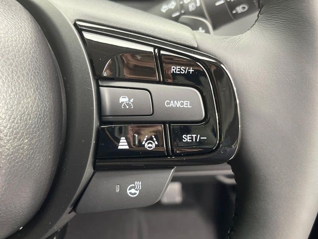 【アダプティブクルーズコントロール】高速道路での長距離走行が楽に！！自動で速度を保つクルーズコントロールが、衝突軽減システムと連携し、前方の車両を感知して車間を保つように速度調節してくれます！！