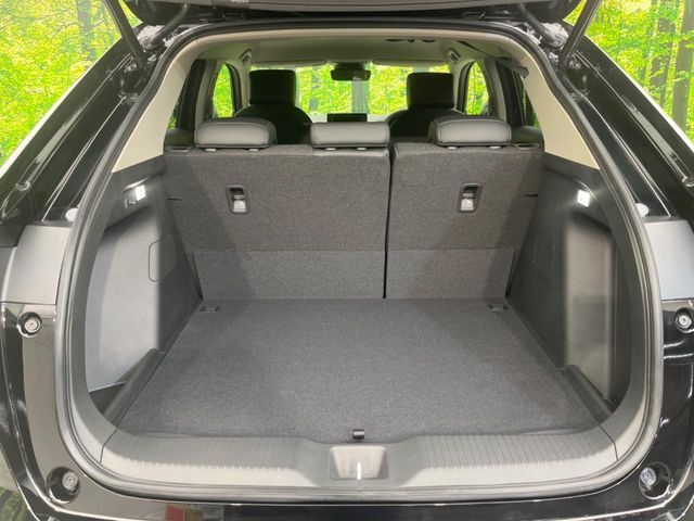 【パワーバックドア】スマートキーや運転席のボタンを押すだけでリアゲートが自動で開閉します！荷物を持っている時や、高い位置にあるバックドアを閉める際に便利な機能です♪