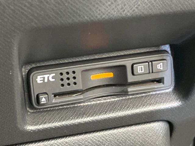 【ETC】高速道路の料金所をストレスなく通過！話題のスポットやサービスエリアに多い「スマートIC」利用時は必須のアイテムです。当店でセットアップを実施、ご納車当日からすぐにご利用いただけます！