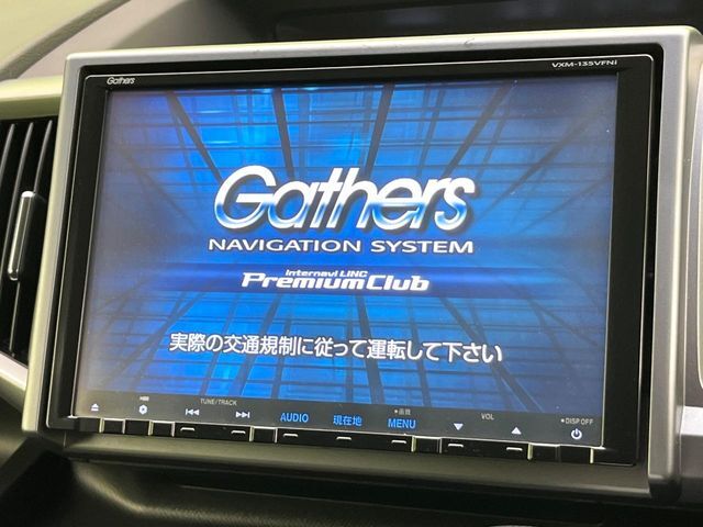 【純正ナビ】人気の純正ナビを装備しております。ナビの使いやすさはもちろん、オーディオ機能も充実！キャンプや旅行はもちろん、通勤や買い物など普段のドライブも楽しくなるはず♪