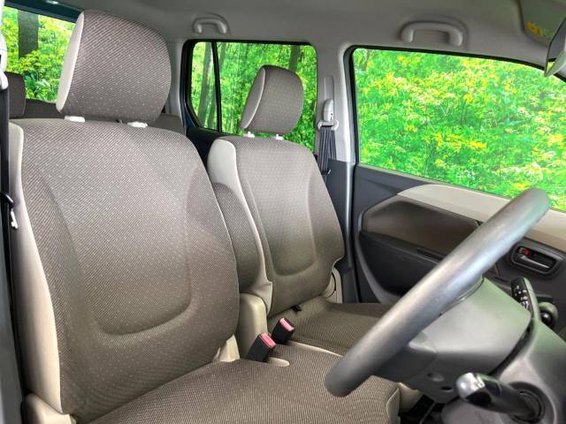運転席シート廻りは使用感も少なく、良好な状態となっています。丁寧に使われていたことがよくわかりますね。