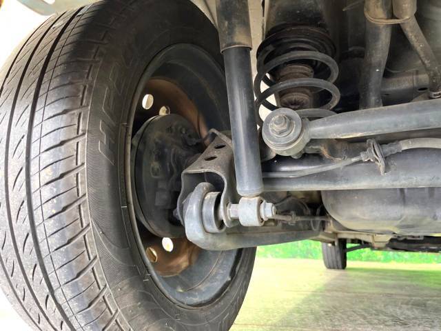 お車を安心してお乗りいただく為には、足回りの定期点検が欠かせません。サービスサポート（有償保証）では無料点検もご提供しており、安心のカーライフをお過ごしいただけるサポート体制が整っています。