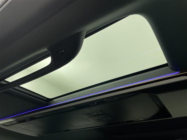 【ムーンルーフ】解放感溢れるムーンルーフ！！車内には太陽の穏やかな光が差し込みます♪