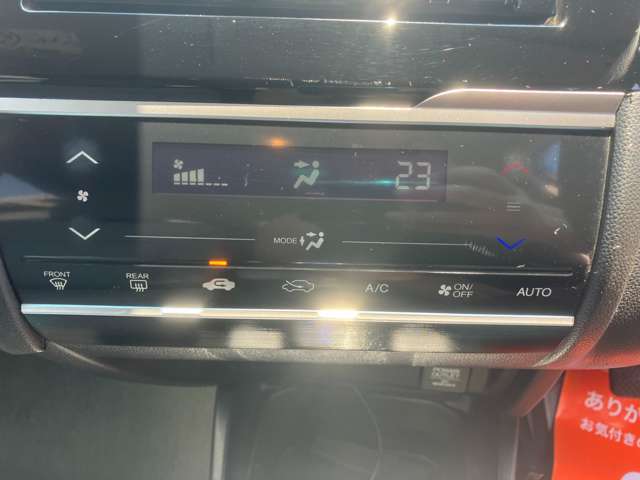【オートエアコン】車内温度を感知して自動で温度調整をしてくれるのでいつでも快適な車内空間を創り上げます！