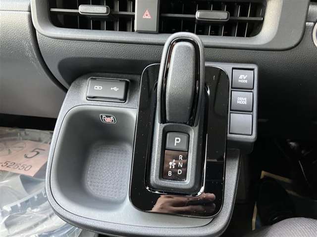 インパネシフトはハンドルから近いので運転しやすいです