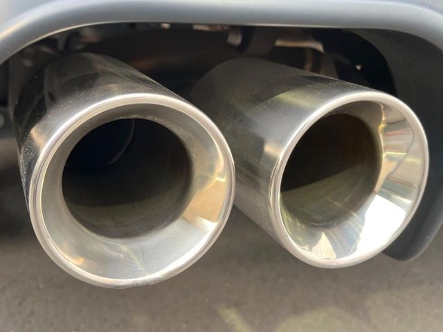 【TRD製マフラー】純正にはない個性あふれる「後ろ姿」を演出するTRDマフラー付き！ビジュアル・サウンド共にこだわりの一台に仕上がっております♪