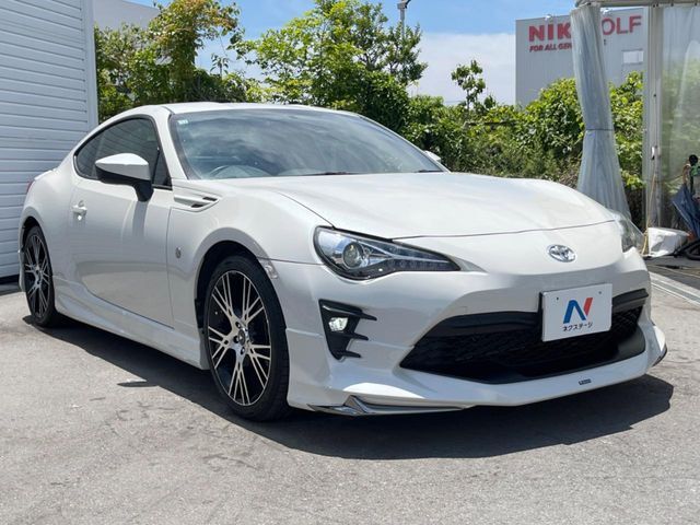 大好評のボディコーティング「弾スプラッシュコート」もご納車までに施工可能。通常のガラスコートと異なる、耐久年数6年の無機質ガラスコーティングが、ボディをキレイな状態に保ってくれます。