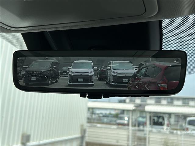 【インテリジェントルームミラー】後方の確認がデジタルインナーミラーで可能です。荷物がたくさんのっていても安全ですね。