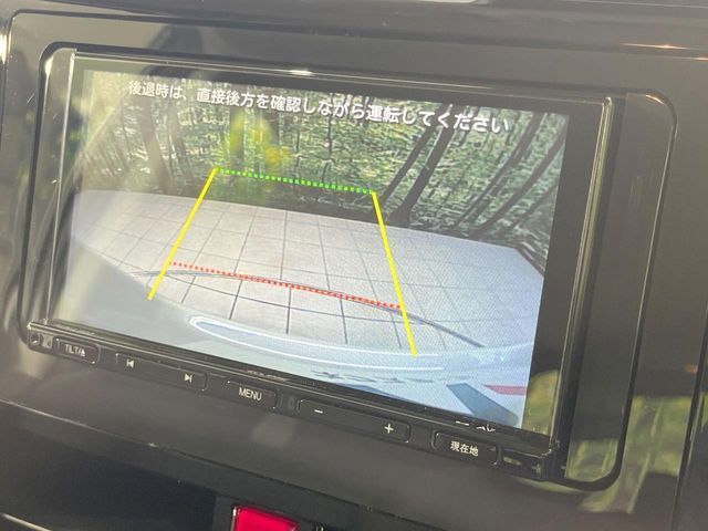 【バックカメラ】駐車時に後方がリアルタイム映像で確認できます。大型商業施設や立体駐車場での駐車時や、夜間のバック時に大活躍！運転スキルに関わらず、今や必須となった装備のひとつです！