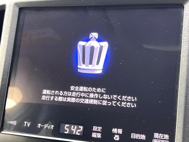 【メーカー純正ナビ】インテリアに溶け込むスタイリッシュな「専用設計」メーカーナビを装備♪視認性や操作性など基本性能にも優れ、より上質なカーライフをお楽しみいただけます。