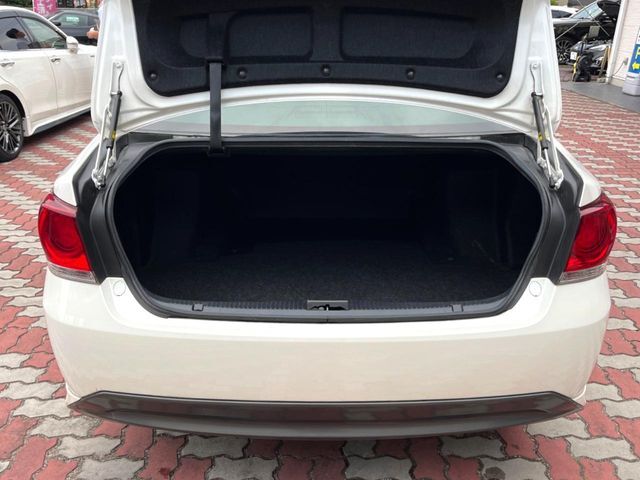 普段のお買い物や通勤、送迎等に十分な荷室スペースを確保しております。