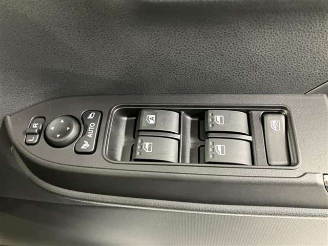 ご覧頂きましたお車が売約済みの場合もございます。ご来店いただく際、お手数ですがお電話にて　在庫の確認をお願い致します。