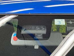 【スズキ　セーフティサポート】走行中に前方の車両等を認識し、衝突しそうな時は警報とブレーキで衝突回避と被害軽減をアシスト。より安全にドライブをお楽しみいただけます。