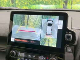 【パノラミックビューモニター】専用のカメラにより、上から見下ろしたような視点で360度クルマの周囲を確認することができます☆死角部分も確認しやすく、狭い場所での切り返しや駐車もスムーズに行えます。