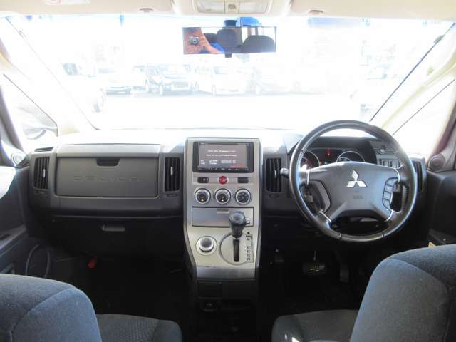 【250台以上の展示台数】各メーカーを同じ敷地内で見比べ・同車種を見比べなどなど、同じ敷地内で見比べながら車を選んでみませんか？当店なら可能です！ぜひ見て比べて納得の一台を探します！！