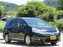 外装は入庫の時点で隅々まで一度仕上げてあります。お車を長く綺麗にお乗り頂く為に、ガラスの膜でラッピングするような特殊ガラスコーティングもお取り扱いが御座いますので、お気軽にお声かけください。