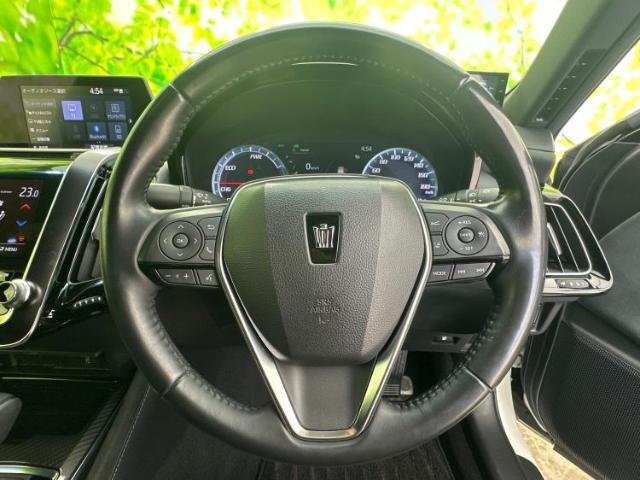 WECARSの展示場では実際に見て、触ってお車をお選びいただけます！知識の豊富な営業スタッフが様々なカーライフをご提案いたします！