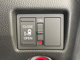 【パワースライドドア】スマートキーや運転席のスイッチでスライドドアの開閉が可能♪電動だから力を入れてドアを開ける必要が無く、小さいお子様でも、重い荷物を持っている時もラクに開け閉めできます♪