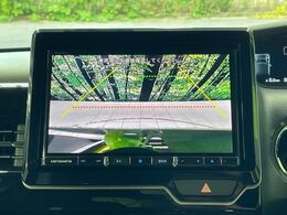 【バックカメラ】駐車時に後方がリアルタイム映像で確認できます。大型商業施設や立体駐車場での駐車時や、夜間のバック時に大活躍！運転スキルに関わらず、今や必須となった装備のひとつです！