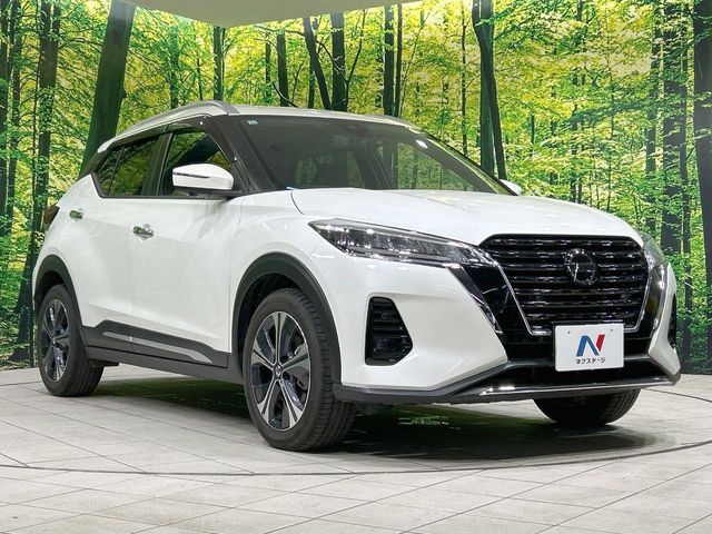 大好評のボディコーティング「弾スプラッシュコート」もご納車までに施工可能。通常のガラスコートと異なる、耐久年数6年の無機質ガラスコーティングが、ボディをキレイな状態に保ってくれます。