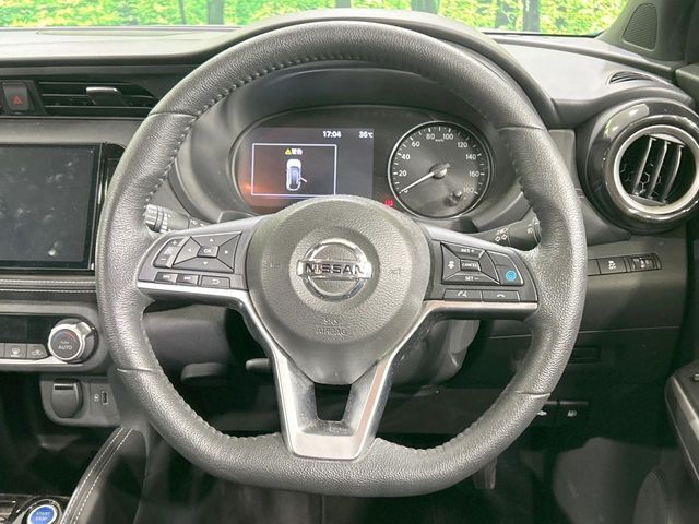 【ステアリングスイッチ】運転中、前方から目線をそらすことなく、オーディオ等の操作が可能な便利機能！安心＆快適なドライブを演出してくれます♪