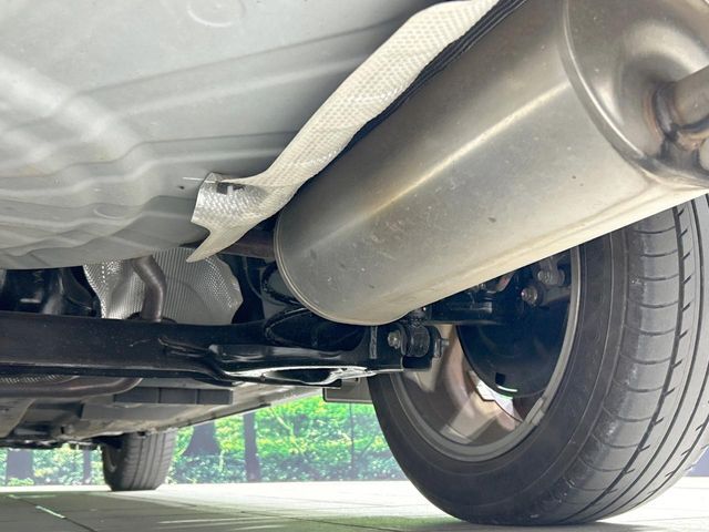 お車を安心してお乗りいただく為には、足回りの定期点検が欠かせません。サービスサポート（有償保証）では無料点検もご提供しており、安心のカーライフをお過ごしいただけるサポート体制が整っています。