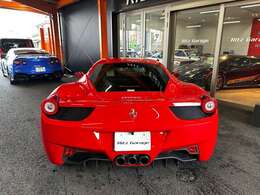 車名の458は4.5Lのエンジン排気量と8気筒を表す。