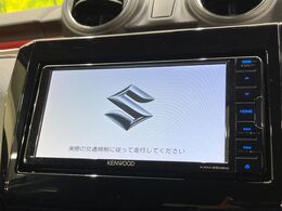 【純正ナビ】人気の純正ナビを装備しております。ナビの使いやすさはもちろん、オーディオ機能も充実！キャンプや旅行はもちろん、通勤や買い物など普段のドライブも楽しくなるはず♪