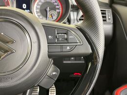 【アダプティブクルーズコントロール】高速道路での長距離走行が楽に！！自動で速度を保つクルーズコントロールが、衝突軽減システムと連携し、前方の車両を感知して車間を保つように速度調節してくれます！！