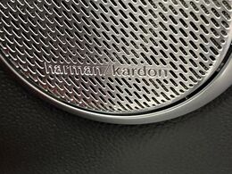 ●harman/kardonサウンドシステム：オーディオ専門メーカーが手掛けるプレミアムスピーカーを装備。多数のスピーカーから、音の粒立ちまで分かる高品質な音楽をお楽しみいただけます。