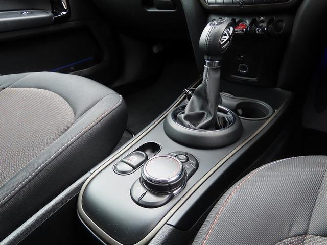 オール4エクステリア/1オーナー/ACC/インテリS/タッチスクリーンNEWiDriveナビ/Bカメラ/BTオーディオ/スマキー/アイドリングSTOP/PWバックドア/LEDヘッド/FRフォグ/禁煙車/記録簿/