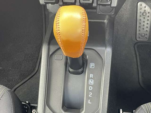 「シフトノブ 」    操作がしやすいフロアシフト♪