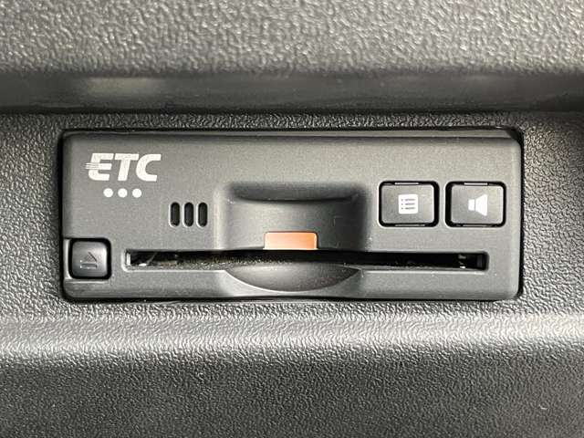 「ETC車載器」　料金所での通行券の受け取りや料金の支払いのための、一時停止や現金のやりとりが不要♪停車が不要になることによる渋滞緩和にも威力を発揮します♪セットアップもカーチスにお任せください♪