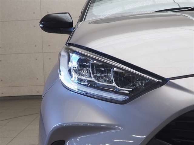 LEDヘッドライトです。デザイン性がよくとても明るいので、夜間の走行や悪天候でも安心です。しかも長寿命！